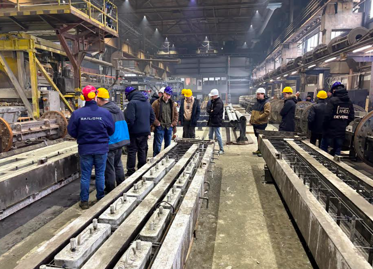 E.on-os gyakornok gyárlátogatása